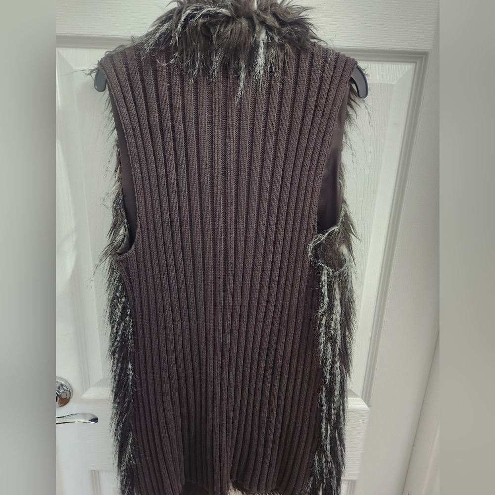Vest - Picture 2 of 3